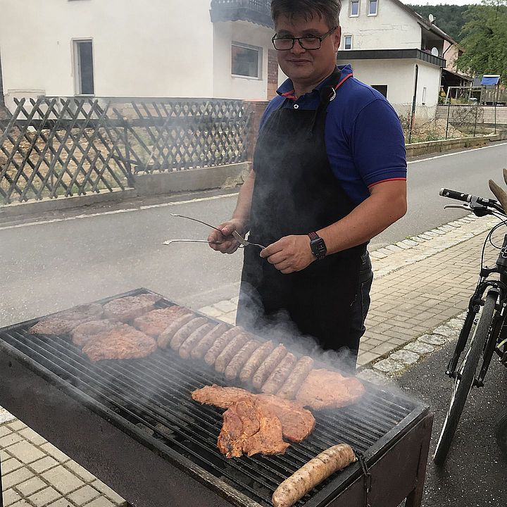 Fischgrillen 2022 Alex Zigli am Grill