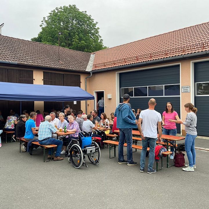 Fischgrillen 2023 mit Blick auf das Fest